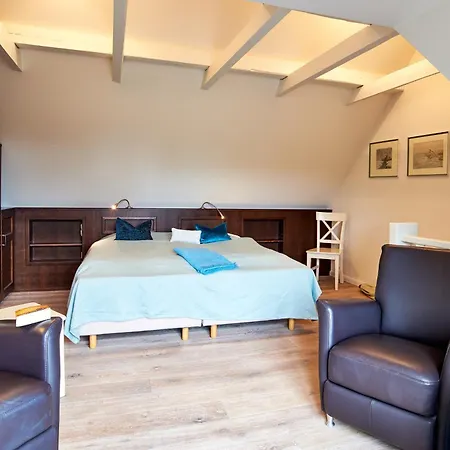 Nyaraló Wildrose, *