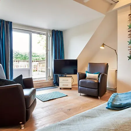 Wildrose, Nyaraló *